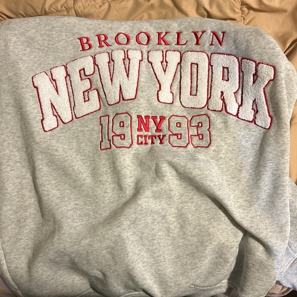 Cute Large Gray jacket. With LA lettering and design on the back - Picture 2 of 3